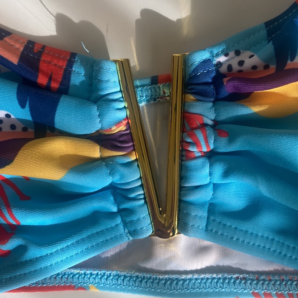 One Shoulder Ruffle Swimsuit Top Size M Vibrant Tropical Parrot Print Beach Fun - Picture 2 of 10